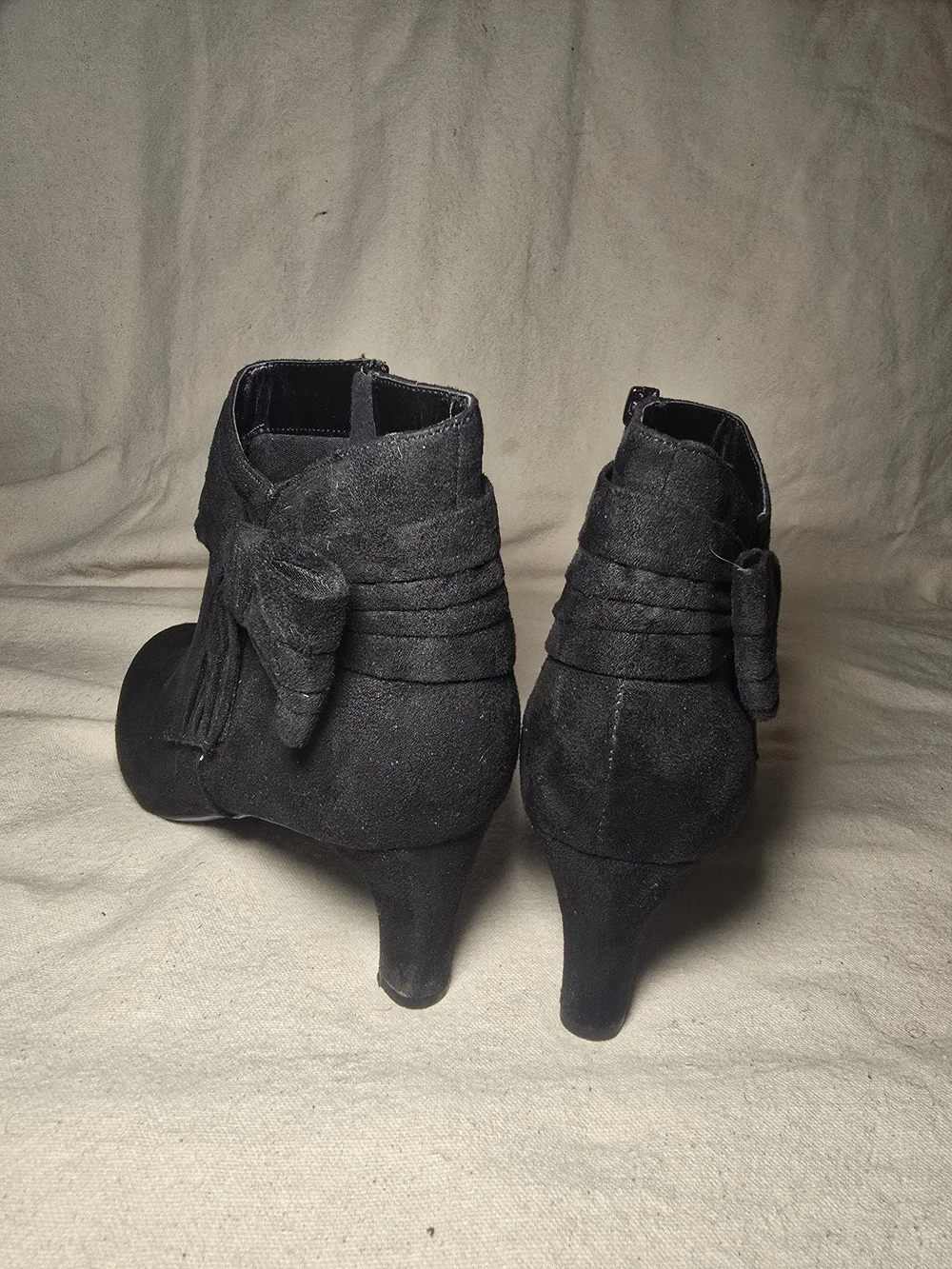 East 5th Black Suede Ankle Boot with Side Bow Accent Size 11